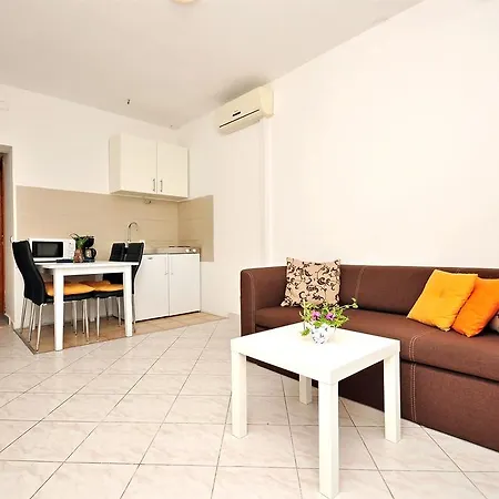 And Jadranko Apartman